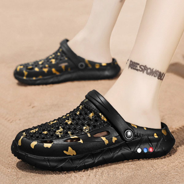 Gumijas čības ar raupju zoli un uzrakstiem