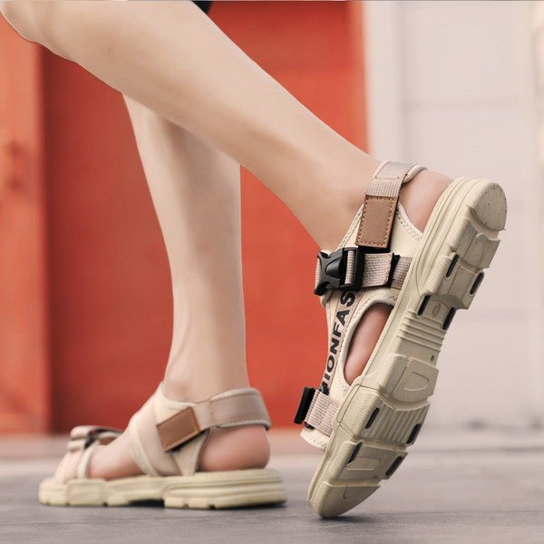 Vīriešu ikdienas sandales ar aizdari un uzrakstu