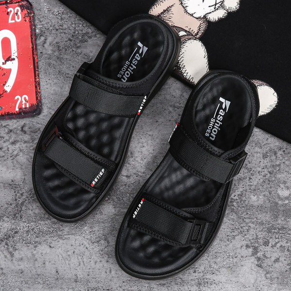 Fekete férfi textil szandál matricákkal