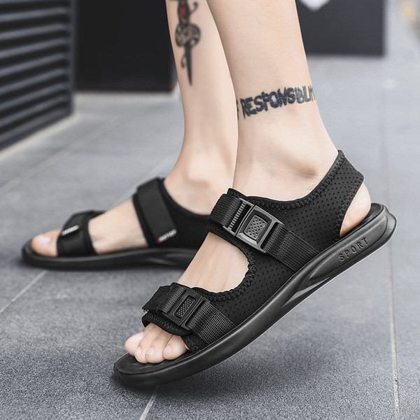 Fekete férfi textil szandál matricákkal