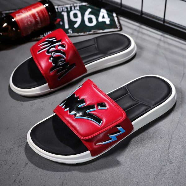 Jauns vīriešu čību modelis ar krāsainu uzrakstu