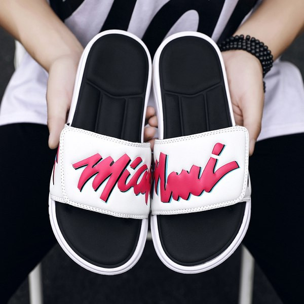 Jauns vīriešu čību modelis ar krāsainu uzrakstu