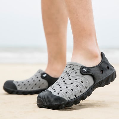 Rubber sandals suitable for the beach