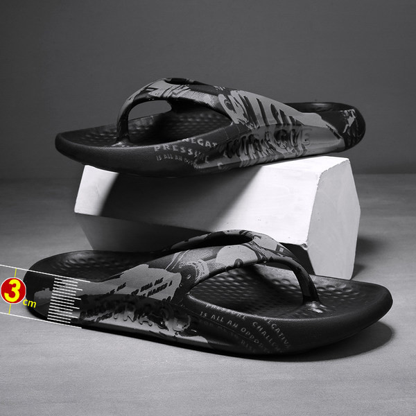 Gumijas flip-flops virs pirkstiem ar rakstainu rakstu