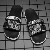 Alkalmi férfi papucs rátéttel és matricákkal