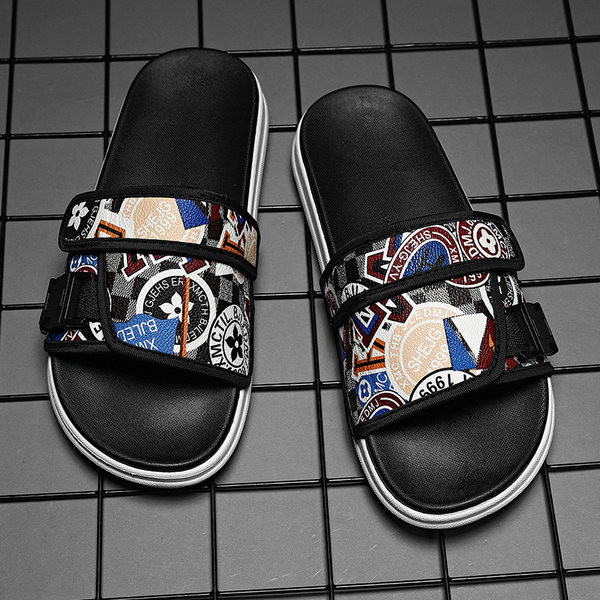 Alkalmi férfi papucs rátéttel és matricákkal