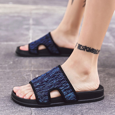 Vīriešu čības ar plakanu zoli un tekstila siksnu