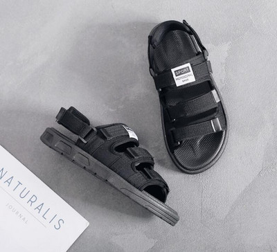 Ανδρικά casual σανδάλια με velcro κούμπωμα και έμβλημα