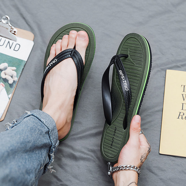 Καλοκαιρινές ανδρικές σαγιονάρες με επίπεδη σόλα 