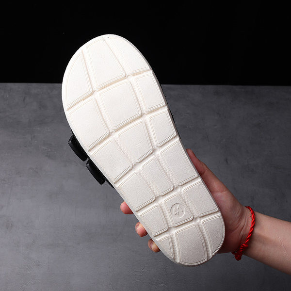 Alkalmi férfi textil papucs matricákkal