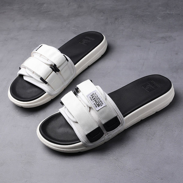 Alkalmi férfi textil papucs matricákkal