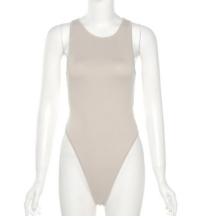 Új női testmodell O-dekoltázssal és csupasz háttal