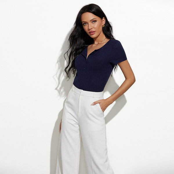 Sieviešu velveta bodijs ar īsām piedurknēm un pogām