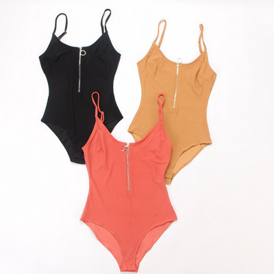 Naiste keha õhukeste rihmade ja lukuga