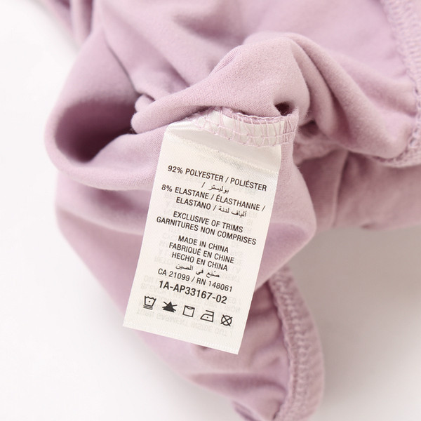 Női test vékony pántokkal, többféle színben