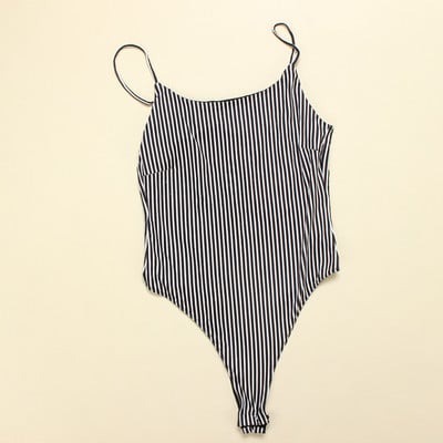 Sieviešu svītrains bodijs ar plānām lencītēm