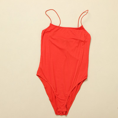 Vienkāršs sievietes ķermeņa modelis - ar plānām lencēm