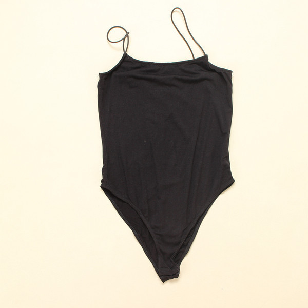 Vienkāršs sievietes ķermeņa modelis - ar plānām lencēm