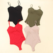 Ikdienas sieviešu bodijs ar plānām lencītēm vairākās krāsās