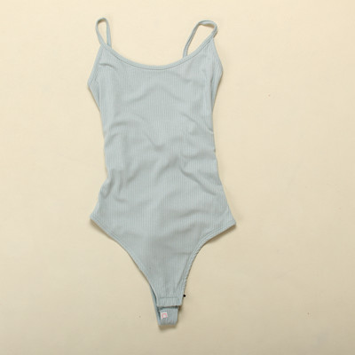 Tiszta női test, hátul megkötős