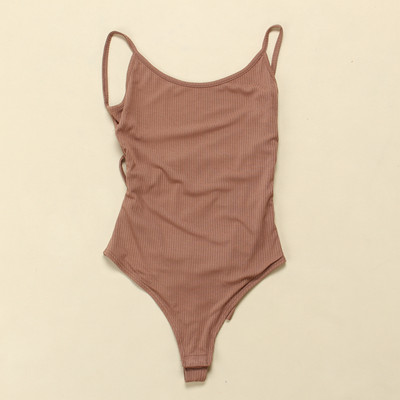 Tiszta női test, hátul megkötős