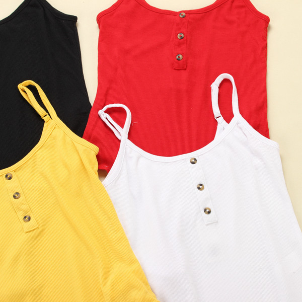 Naiste keha õhukeste reguleeritavate rihmade ja nööpidega