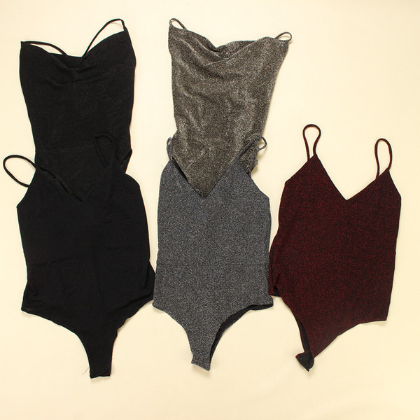 Sievietes ķermenis ar špica izgriezumu un spīdīgu efektu