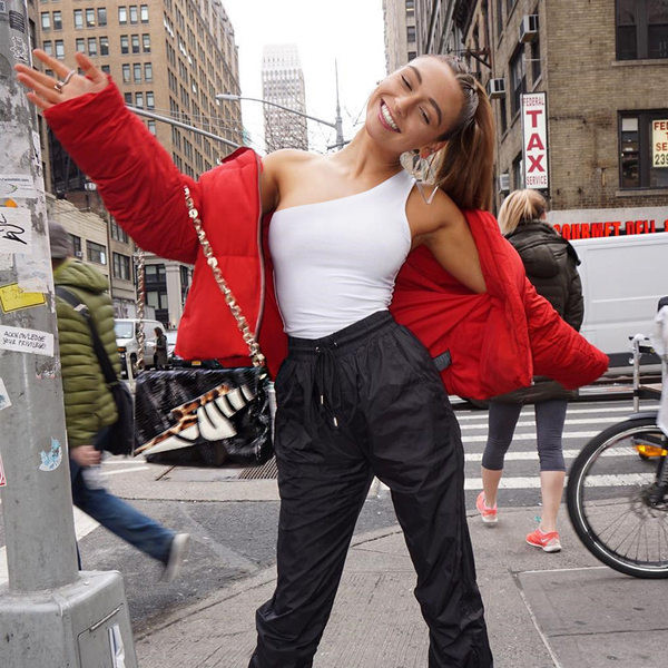 Naiste keha ühe rihmaga tavaline mudel