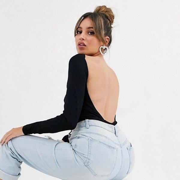 Sieviešu ikdienas bodijs ar garām piedurknēm un atkailinātu muguru