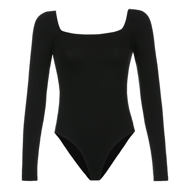 Naiste keha kaks mudelit ovaalse ja kandilise kaelusega pikkade varrukatega