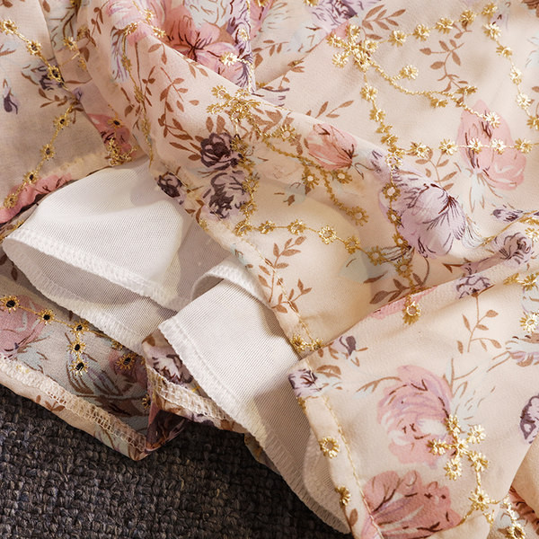 Sieviešu moderns kombinezons ar ziedu motīviem