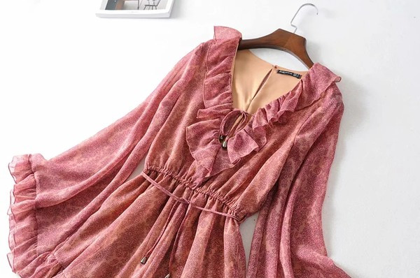 Kevad-sügis lokkidega kombinesoon