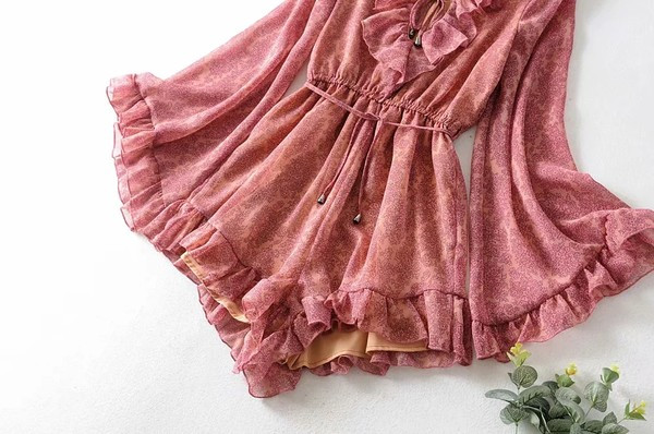 Kevad-sügis lokkidega kombinesoon