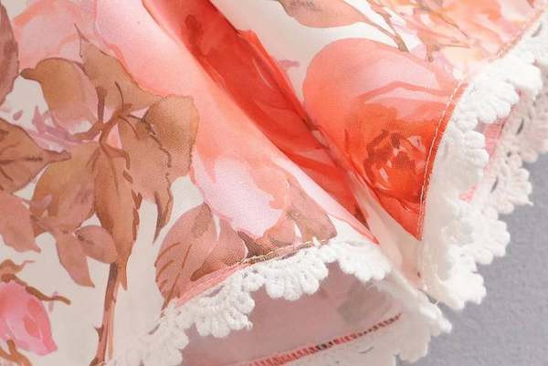 Kevadine lühike lillemustriga kombinesoon