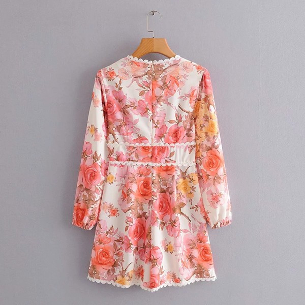 Kevadine lühike lillemustriga kombinesoon