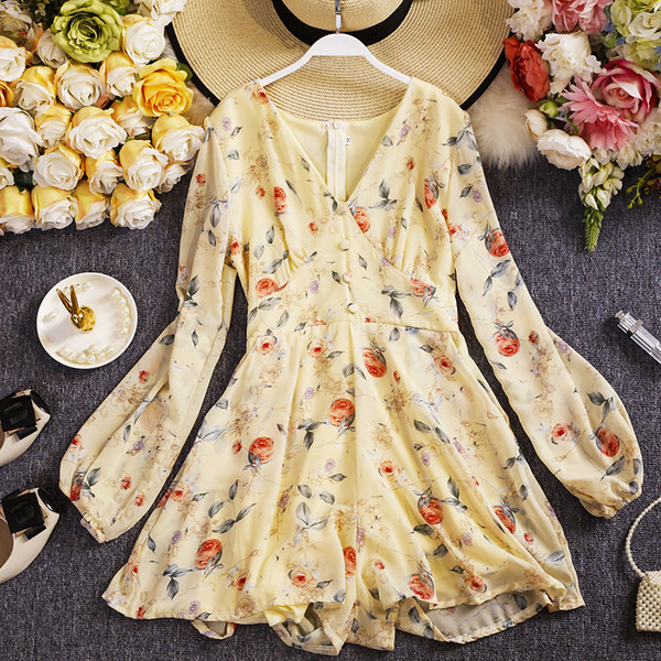 Női overall új modellje hosszú ujjal és spitz nyakkivágással