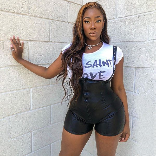 Női bőr rövid jumpsuit magas derékkal és pántokkal