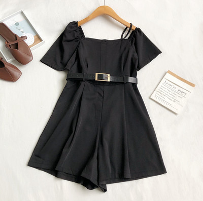 Aktuális női overál övvel és rövid ujjal