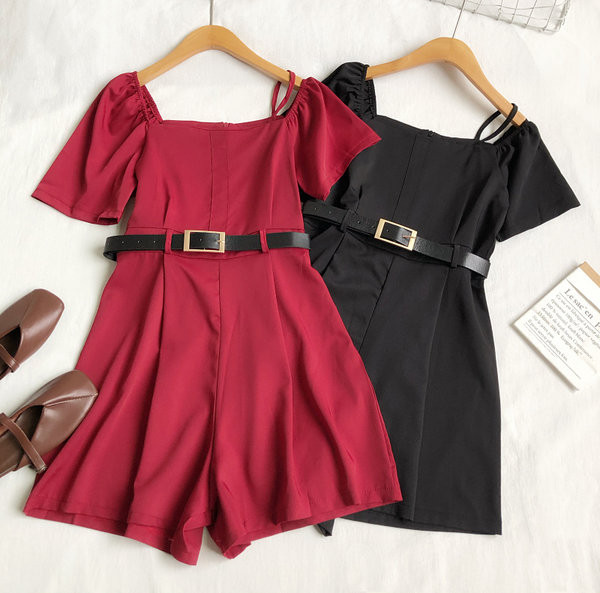 Aktuális női overál övvel és rövid ujjal