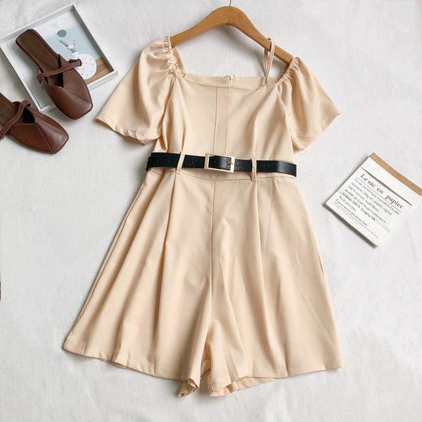 Aktuális női overál övvel és rövid ujjal