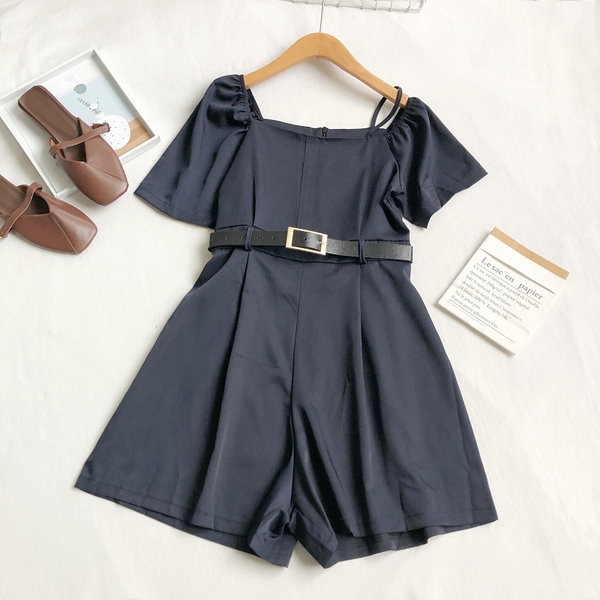 Aktuális női overál övvel és rövid ujjal