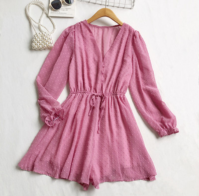 Jauns sieviešu kombinezona modelis ar V veida kakla saitēm