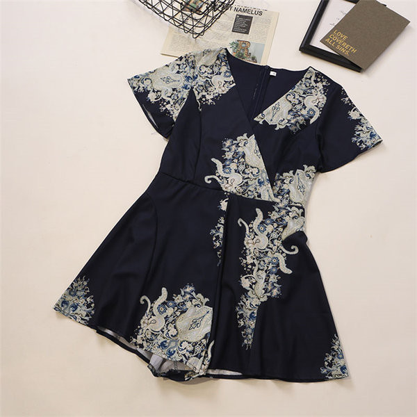 Uus mudel kaasaegne lühike V-kaelusega kombinesoon