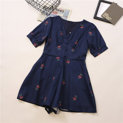 Praegune V-kaelusega ja lillemotiividega naiste lühike kombinesoon