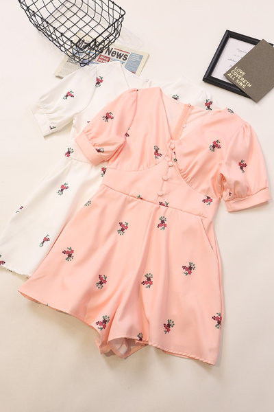 Praegune V-kaelusega ja lillemotiividega naiste lühike kombinesoon