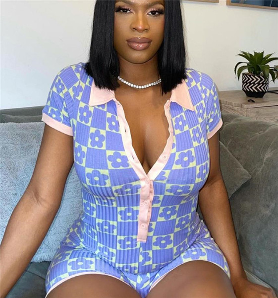 Lühikesed liibuvad lillemustriga kombinesoonid