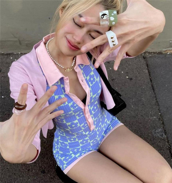 Lühikesed liibuvad lillemustriga kombinesoonid