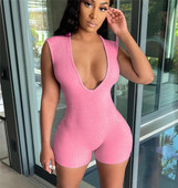 Liibuv velvetist kombinesoon sügava kaelusega