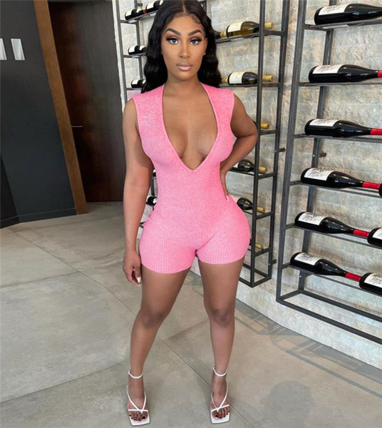 Liibuv velvetist kombinesoon sügava kaelusega