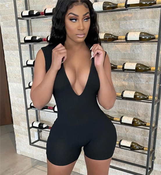 Liibuv velvetist kombinesoon sügava kaelusega